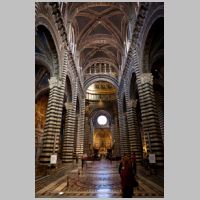 Siena, photo jimmyweee, Wikipedia.jpg